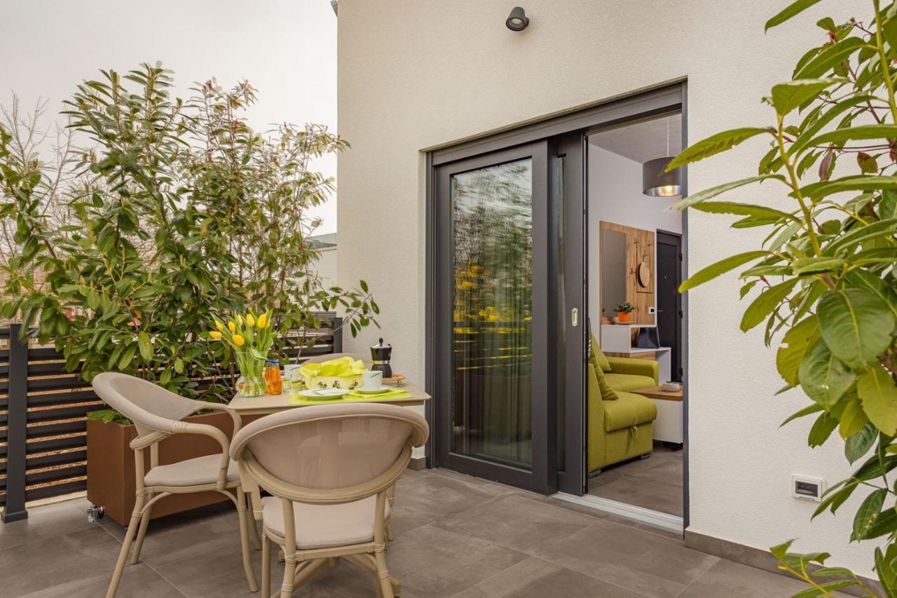 Apartments Bijou With Big Private Garden Near Umag Vilanija Kültér fotó